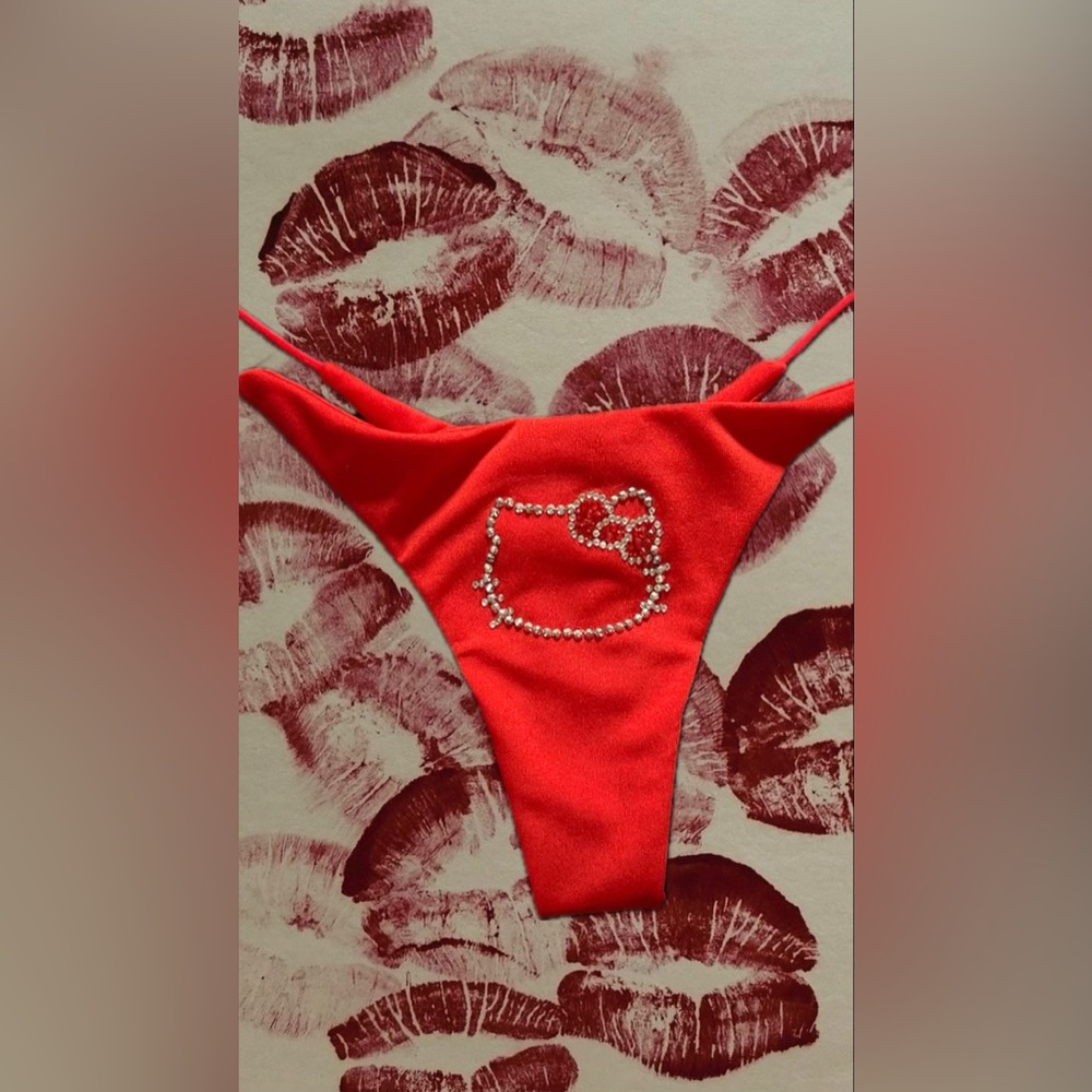 HELLO KITTY THONG 💋✨